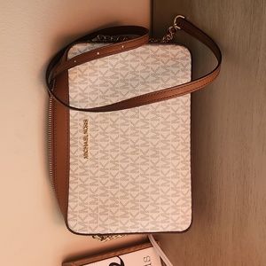 Jet Set Large Printed Logo Crossbody Bag